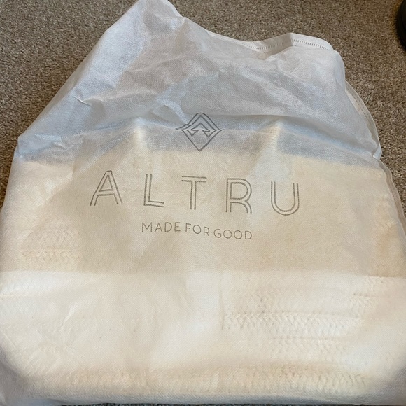 Altru Made for Good Straw Tote - Picture 5 of 13